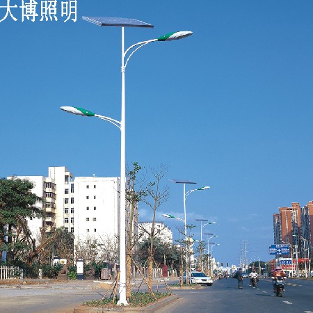 雙臂太陽能路燈戶外亮化工程高光效主干道光伏LED路燈廠家批發